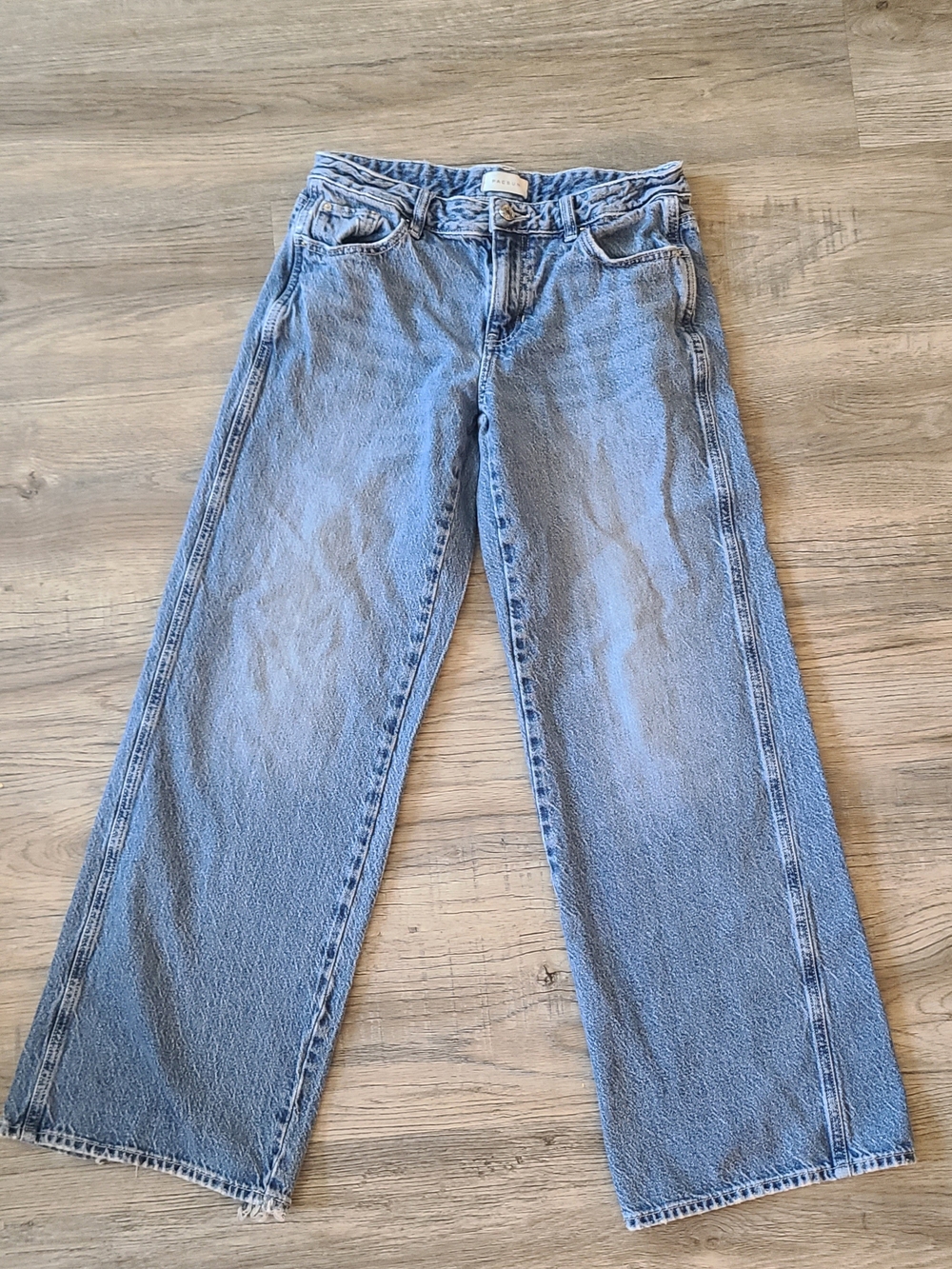 Pac Sun Casey Low-Rise Baggy Leg Jeans - Medium Blue Wash Distressed, 26